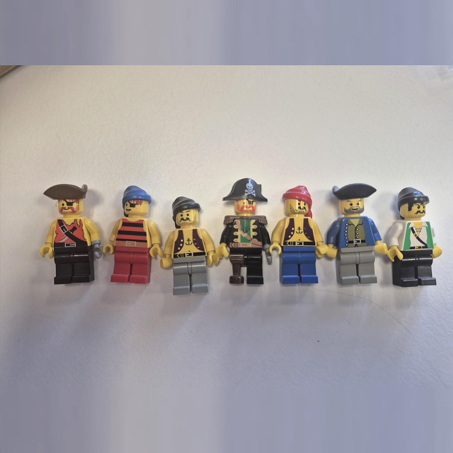 LEGO Piratenflaggschiff 6289 Second Life Set – die sieben Minifiguren